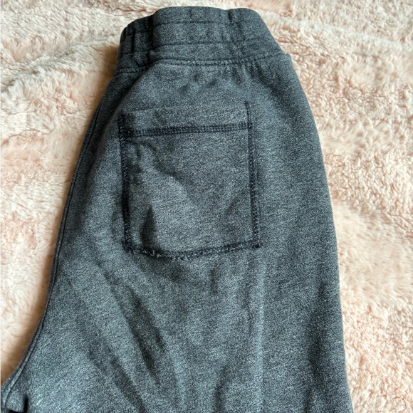 grey hollister sweatpants - Picture 2 of 3
